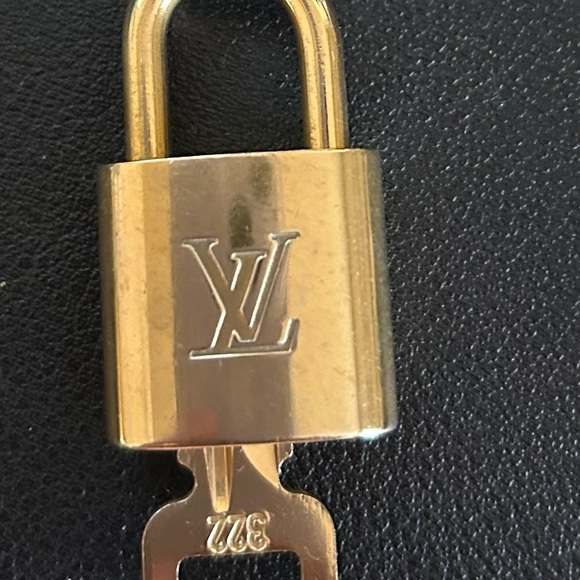 Louis Vuitton Lock & Key - choose your number - Picture 11 of 16